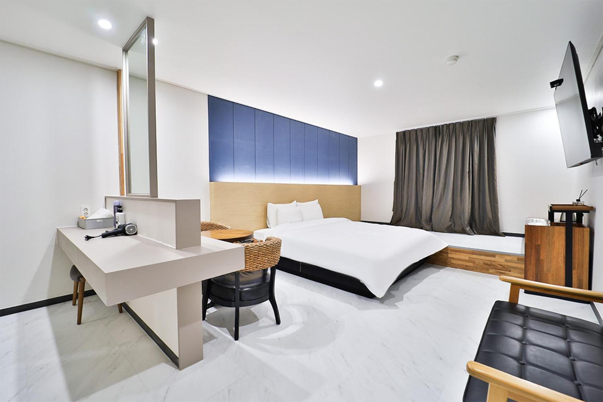 Calm Rest Hotel Busan Sasang Exteriör bild